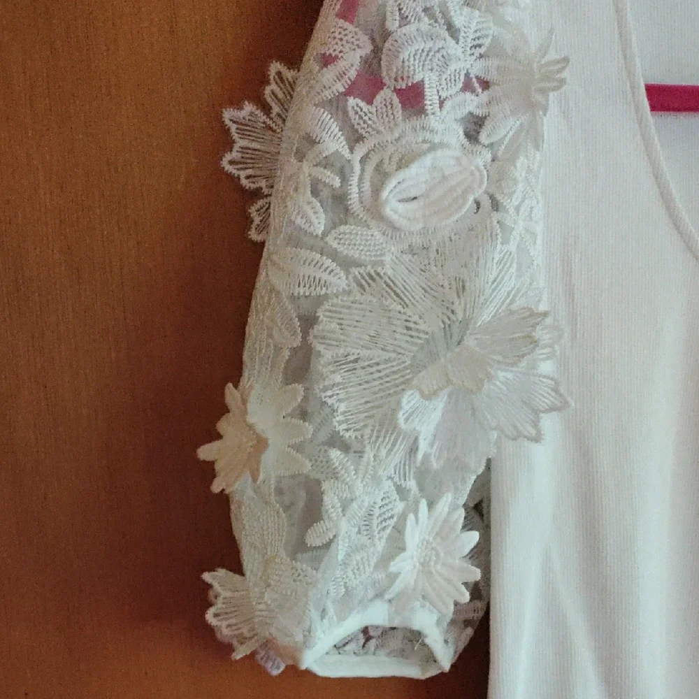 Dolan Ivory Floral Sleeve Top - Picture 3 of 6